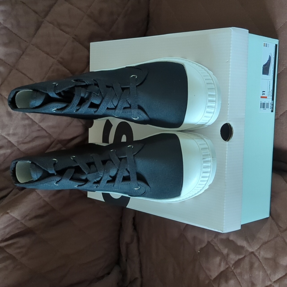 NWT SO Dragonfruit Women's Black Ankle Boots